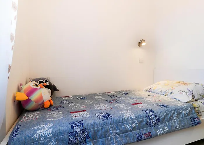 2 Bedroom Stunning In * カスタヴ
