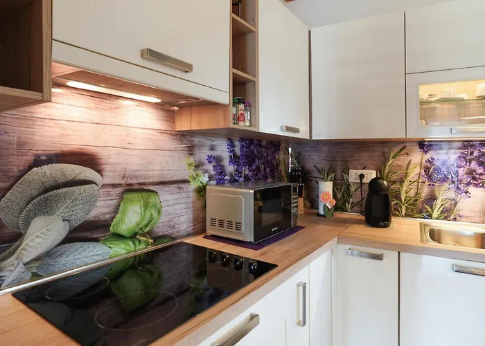 2 Bedroom Stunning In *