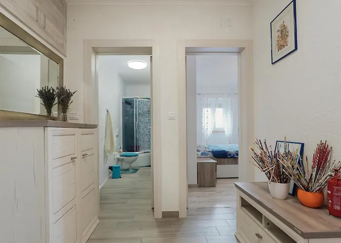 2 Bedroom Stunning In *