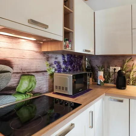 2 Bedroom Stunning In *