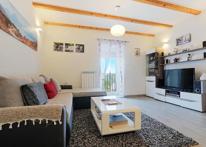 2 Bedroom Stunning In *