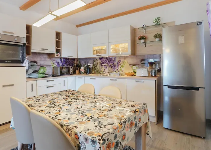 2 Bedroom Stunning In Кастав